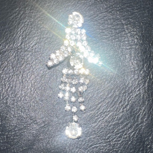 Vintage Unmarked Rhinestone Silver Tone Brooch - Picture 2 of 11